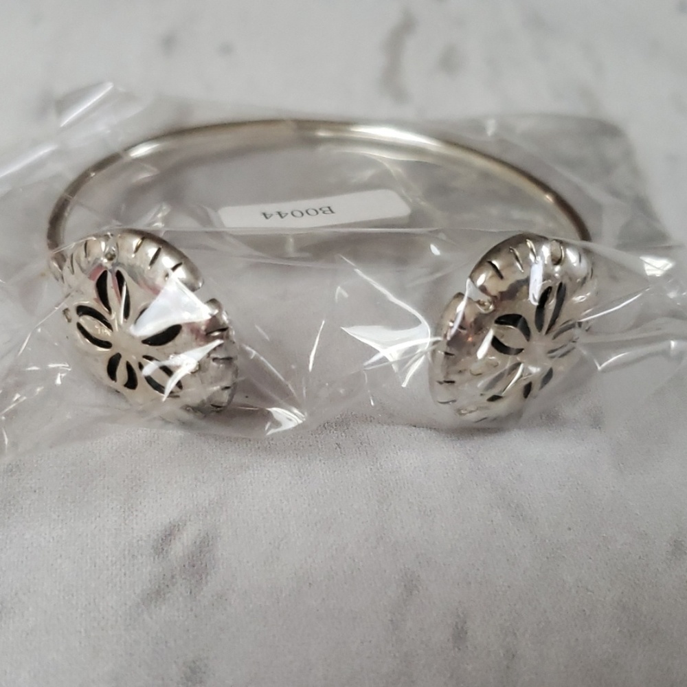 Sand dollar bracelet
